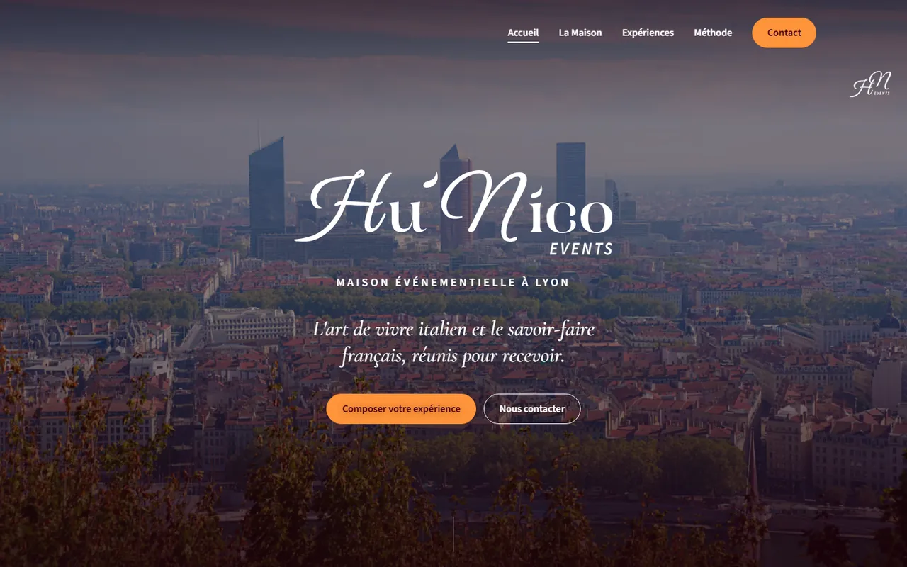 Page d'accueil du site Hu'Nico Events : logo sur un panorama de Lyon, menu de navigation et boutons de contact